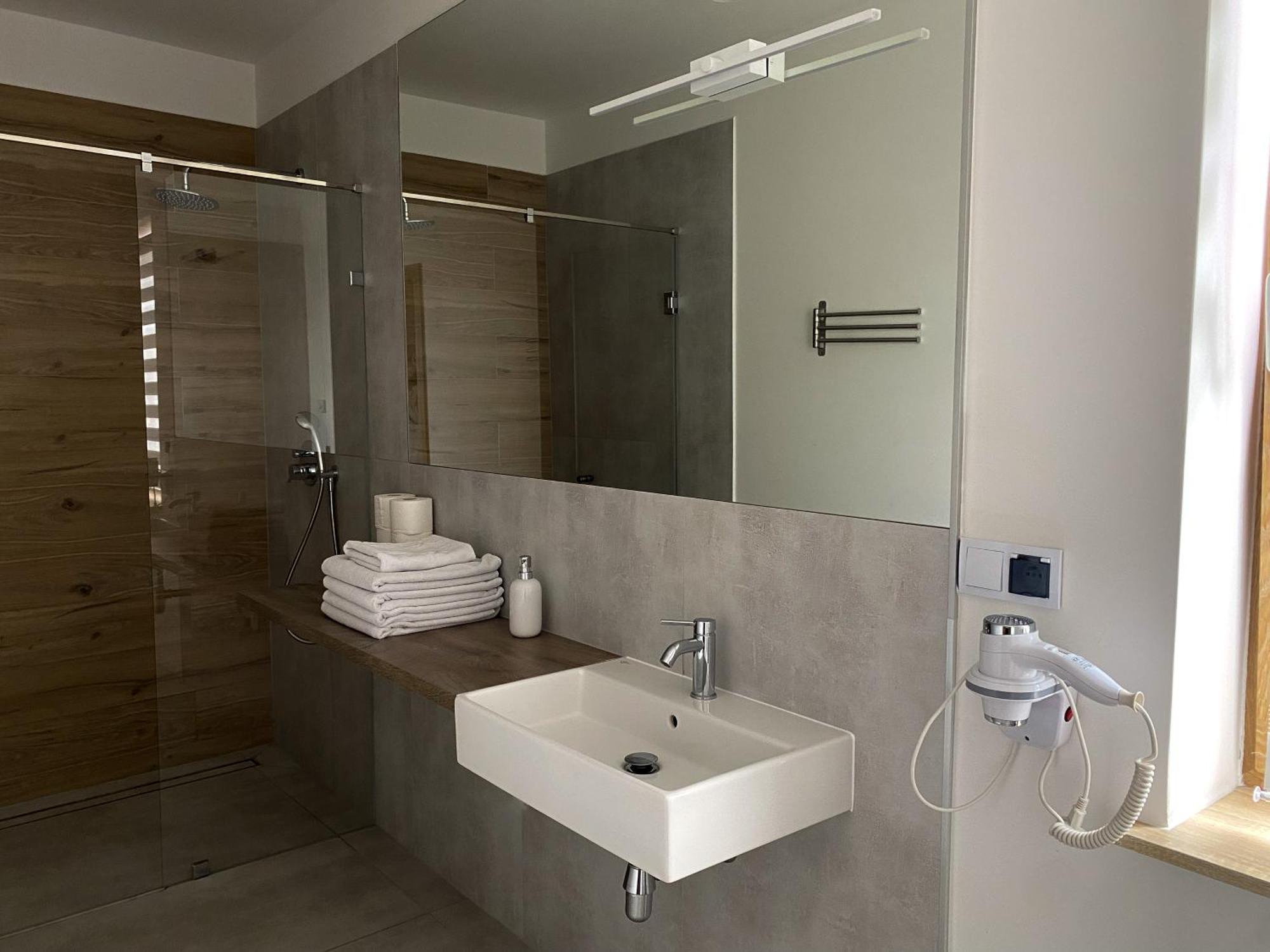 Tanie Noclegi Gliwice - Apartamenty Lowicka 28 Exterior foto